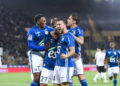 Pablo Martinez et ses coéquipiers célèbrent un but devant le kop au Stade de la Meinau.