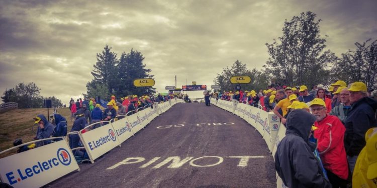 Le Tour de France lors de son passage à la Planche des Belles Filles