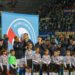 l'équipe Racing Club de Strasbourg applaudissant le stade de la Meinau avant le coup d'envoi