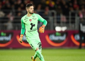 Courtisé, Gautier Larsonneur prolonge avec Brest !