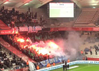 Retour des fumigènes dans les stades ?