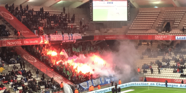 Retour des fumigènes dans les stades ?