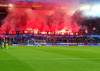 Retour des fumigènes dans les stades ?