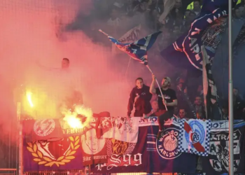 Les supporters Strasbourgeois au milieu des supporters du KSC !