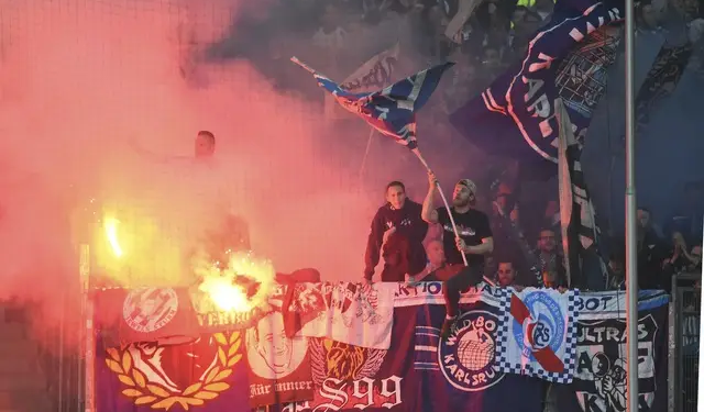 Les supporters Strasbourgeois au milieu des supporters du KSC !