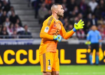 Le groupe de Lyon face au Racing