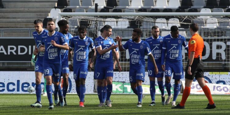 Ligue 2 : Troyes et Clermont proches de la Ligue 1 !