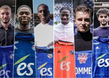 Huit jeunes signent leur premier contrat professionnel