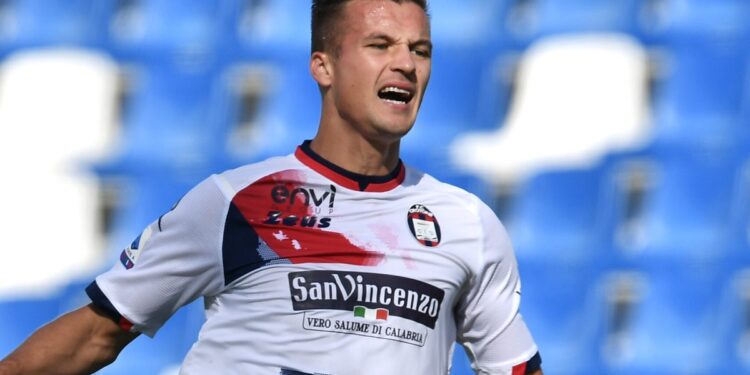 Un arrière gauche proche du Racing !