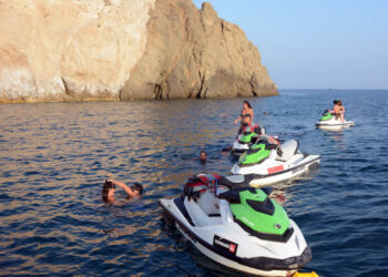 La pratique du jet ski à Santorin