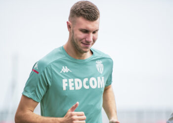 Strahinja Pavlovic suspendu face au Racing