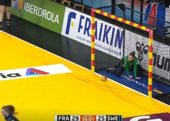 Mondial (F) Vidéo🎥 : Cléopâtre Darleux à 10cm de marquer