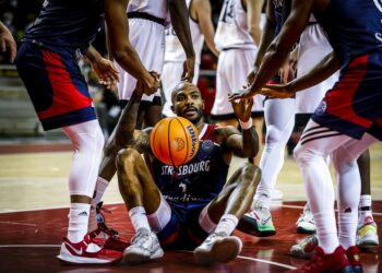 BCL. Vidéo 🎥 : la bâche monstrueuse signée Ike Udanoh (Strasbourg)