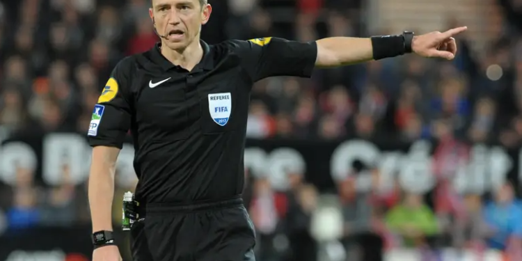 Un arbitre bien connu pour le match Strasbourg – Paris