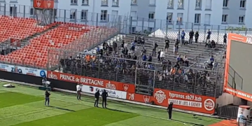🎥 Quand les supporters du Racing demandent à Marc Keller de tomber la chemise