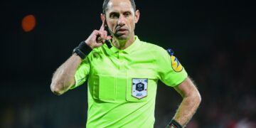 Mikaël Lesage au sifflet de Brest – Strasbourg