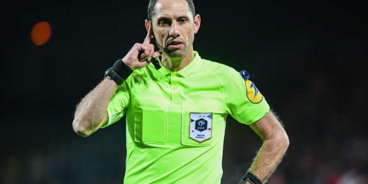 Mikaël Lesage au sifflet de Brest – Strasbourg