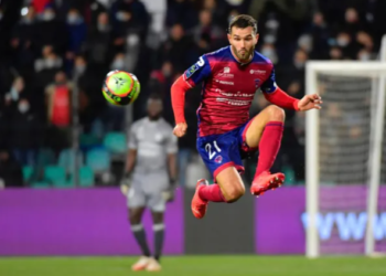 Florent Ogier suspendu face au Racing