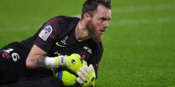 Oukidja expulsé, Metz peine à décoller