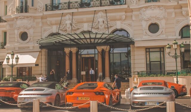 Stratégies des casinos pour attirer les gens vers les jeux d’argent