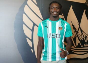 Julien Lomboto signe son premier contrat professionnel au Portugal