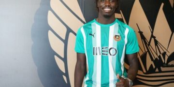 Julien Lomboto signe son premier contrat professionnel au Portugal