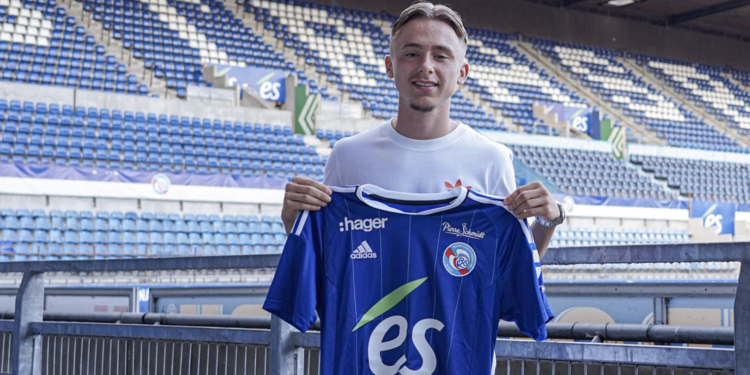 Tom Saettel signe son premier contrat professionnel