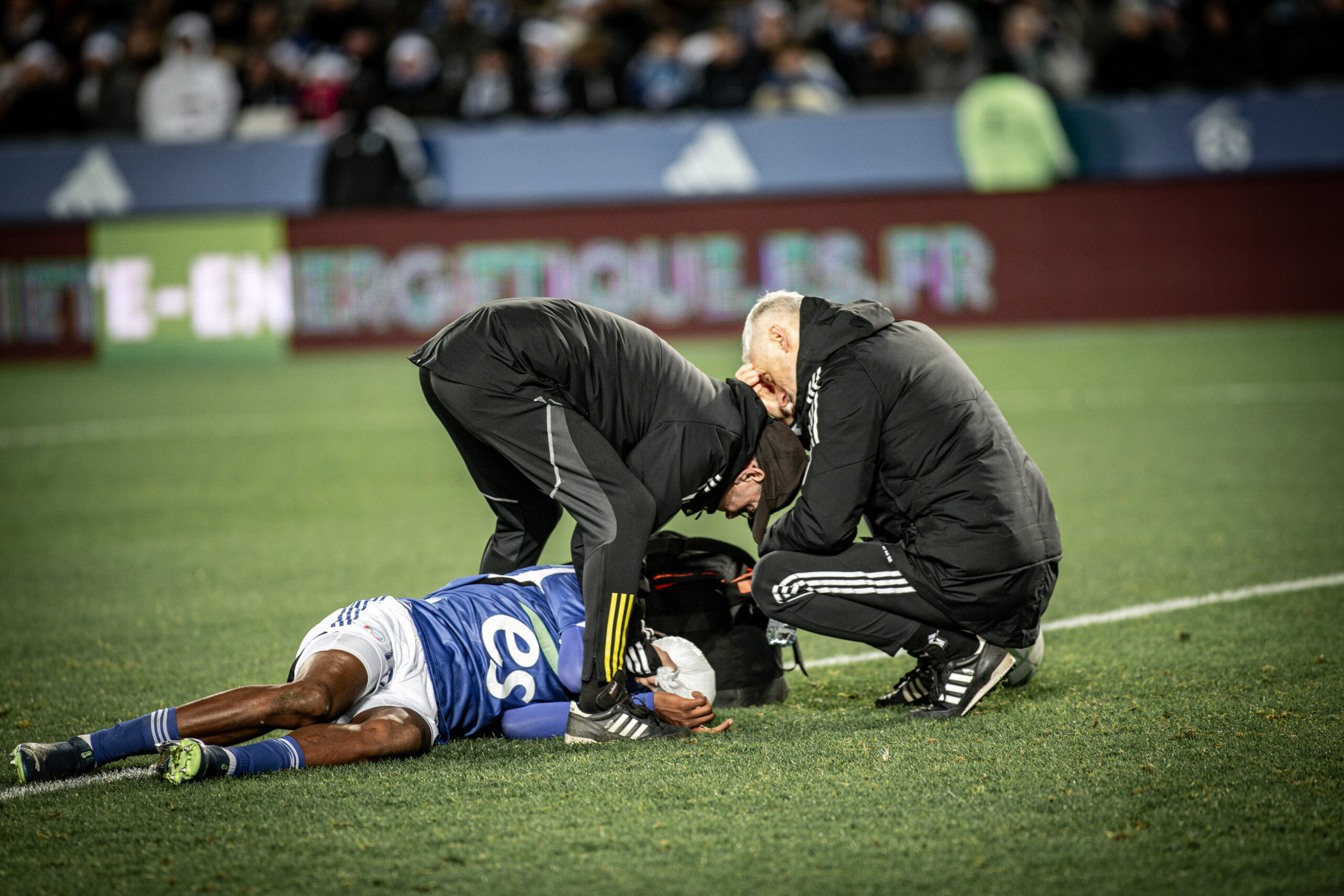 Emanuel Emegha absent plusieurs semaines