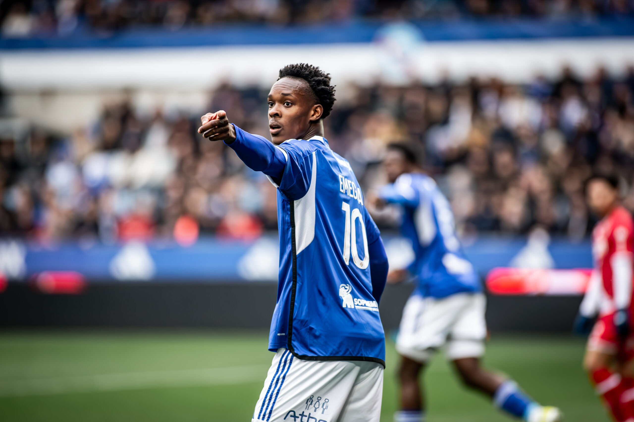 Emanuel Emegha sur le banc !