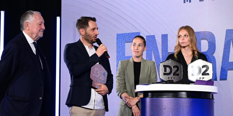 Vincent Nogueira, élu meilleur entraîneur de D2 !