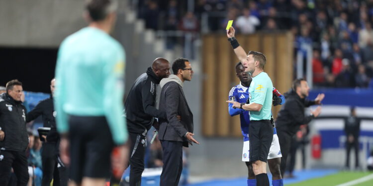 L’arbitre de la rencontre entre le RC Strasbourg et le RC Lens !