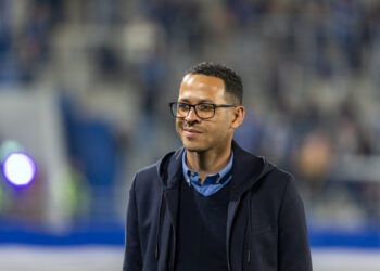 Liam Rosenior prêt pour Reims-Strasbourg : entre confiance et exigence