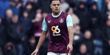 Le Racing progresse sur Conrad Jaden Egan-Riley 