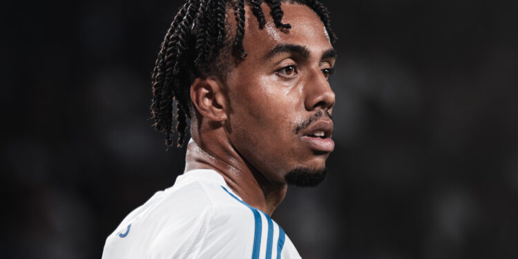 Suivi par l’AC Milan, Guéla Doué devrait rester au Racing