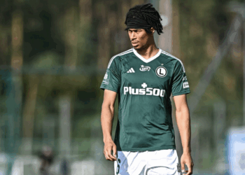 Le Polonais Maximillian Oyedele vers le Racing