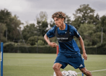 Le défenseur du Racing Yoni Gomis vers la Belgique