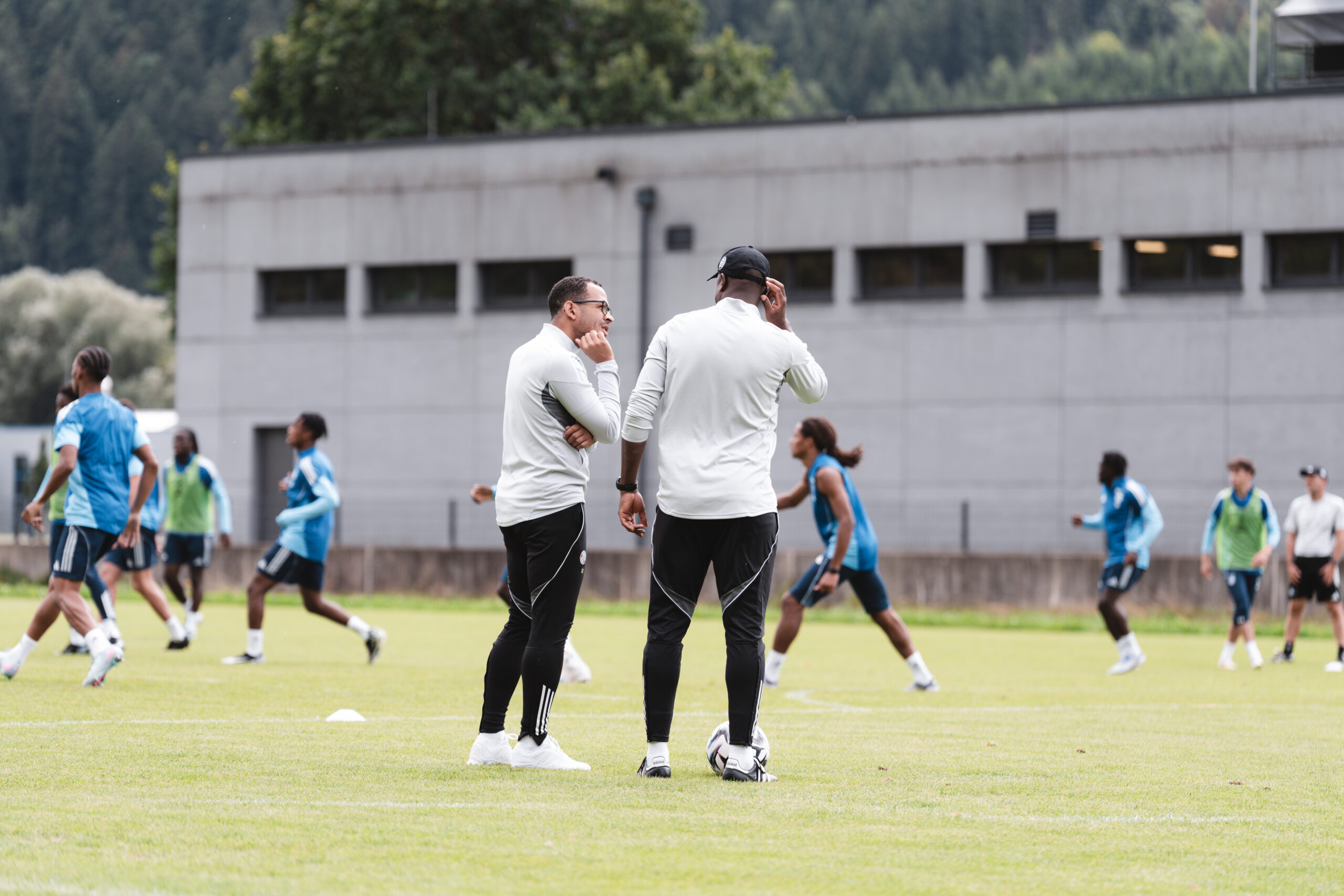 Liam Rosenior sur la mise à l’écart de Doukouré : « la porte n’est pas fermée »