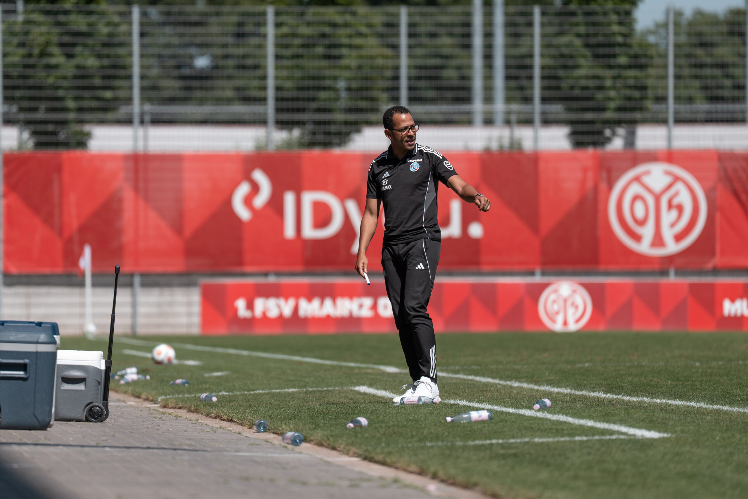 Liam Rosenior : « Nous verrons la semaine prochaine qui viendra nous rejoindre »
