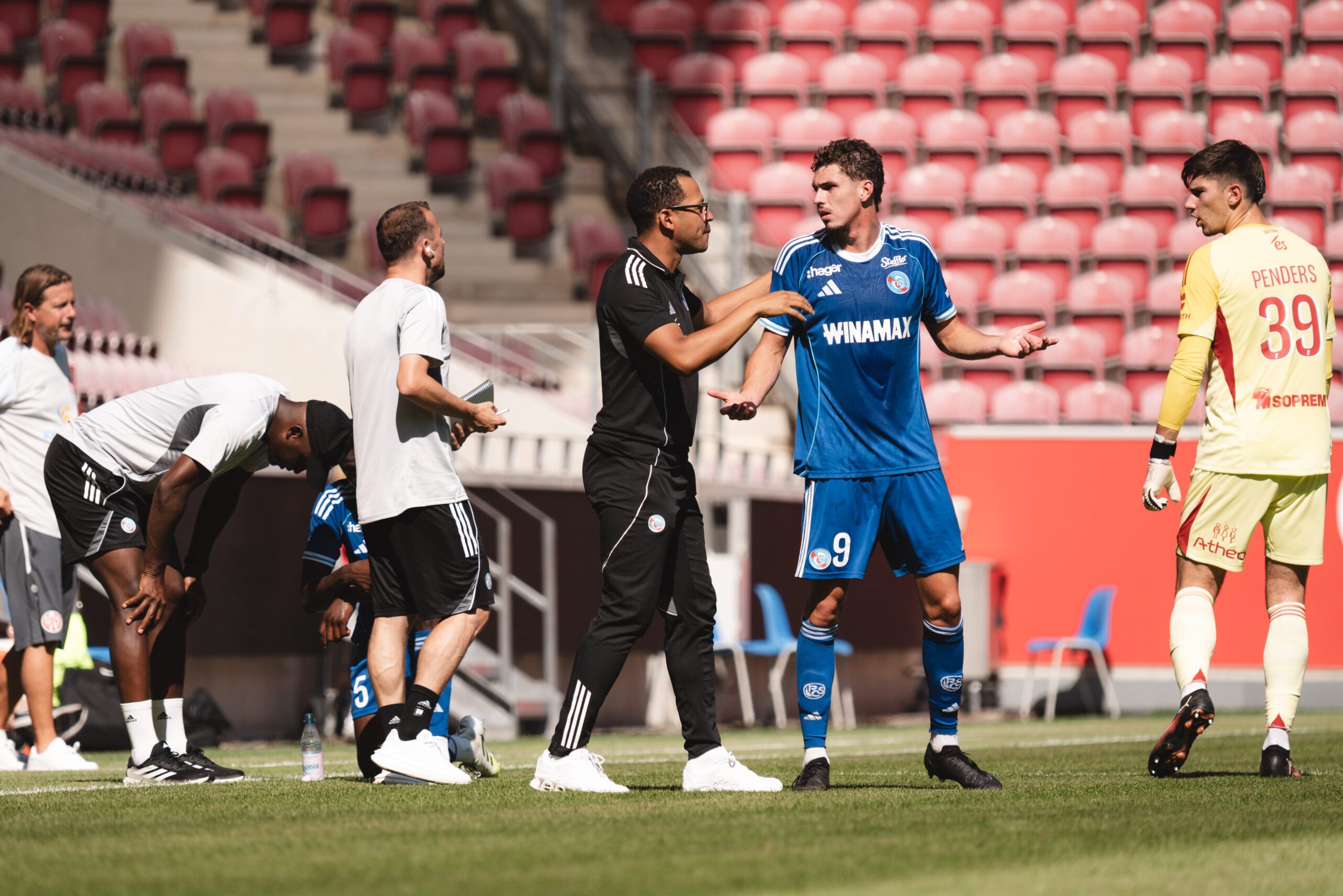 Liam Rosenior fait le point sur les blessures avant la reprise de la Ligue 1