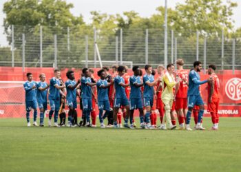 Puni par des erreurs, le Racing s’incline contre Mayence pour la première opposition (2-1)