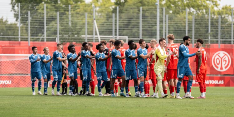Puni par des erreurs, le Racing s’incline contre Mayence pour la première opposition (2-1)