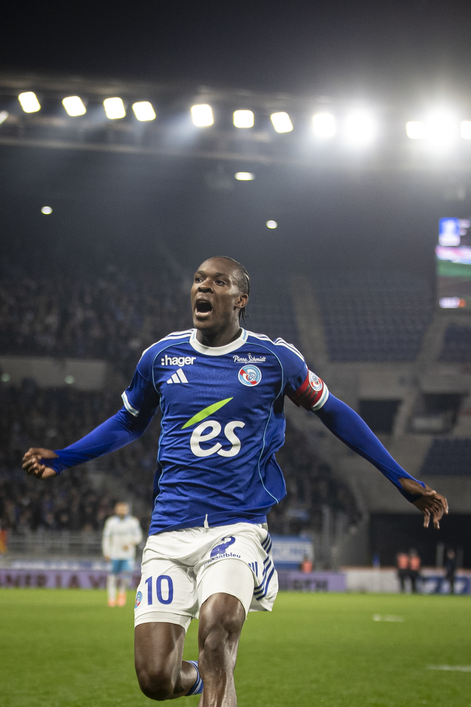 Emanuel Emegha sifflé et applaudi pour son retour