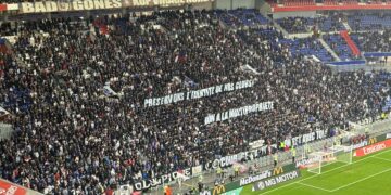 Les Bad Gones affichent une banderole contre la multipropriété