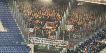Une banderole des supporters du Jagiellonia en soutien aux UB90