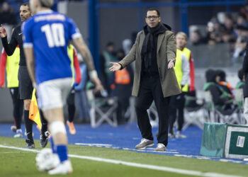 Liam Rosenior soulagé mais frustré : « Nous devons arrêter de nous mettre en difficulté »