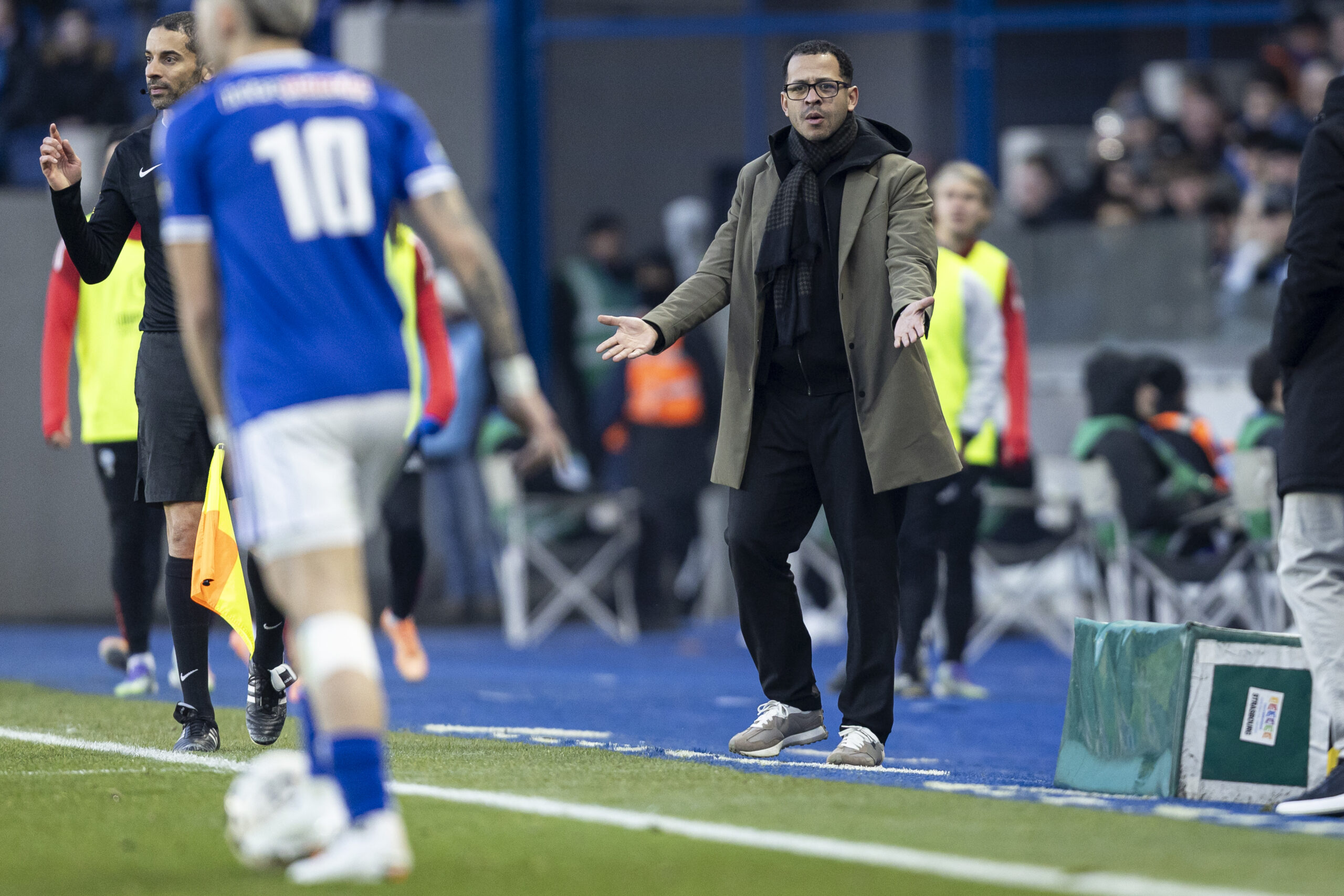 Liam Rosenior soulagé mais frustré : « Nous devons arrêter de nous mettre en difficulté »