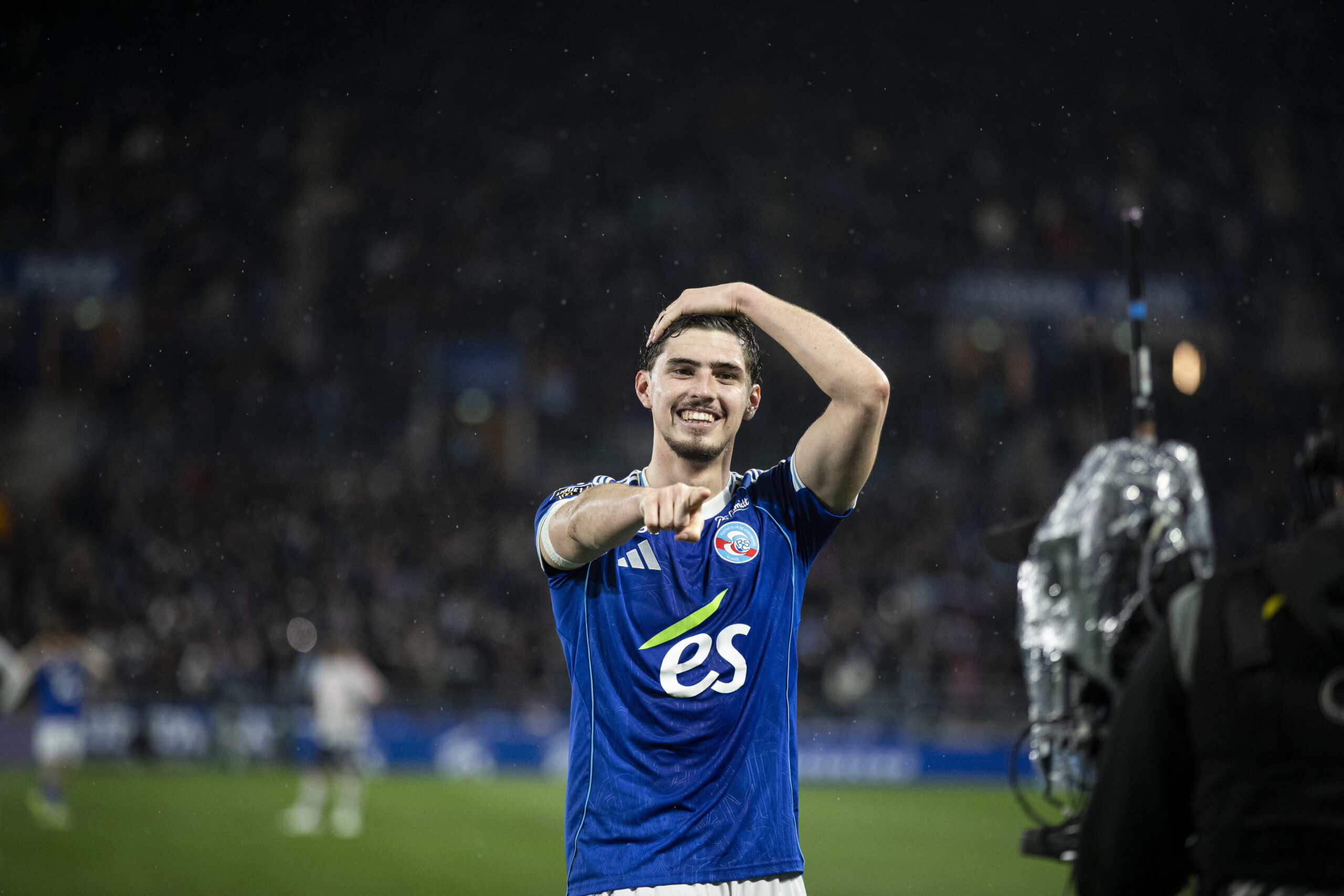 Panichelli nommé pour le trophée UNFP de joueur du mois : votez pour l’attaquant du Racing !