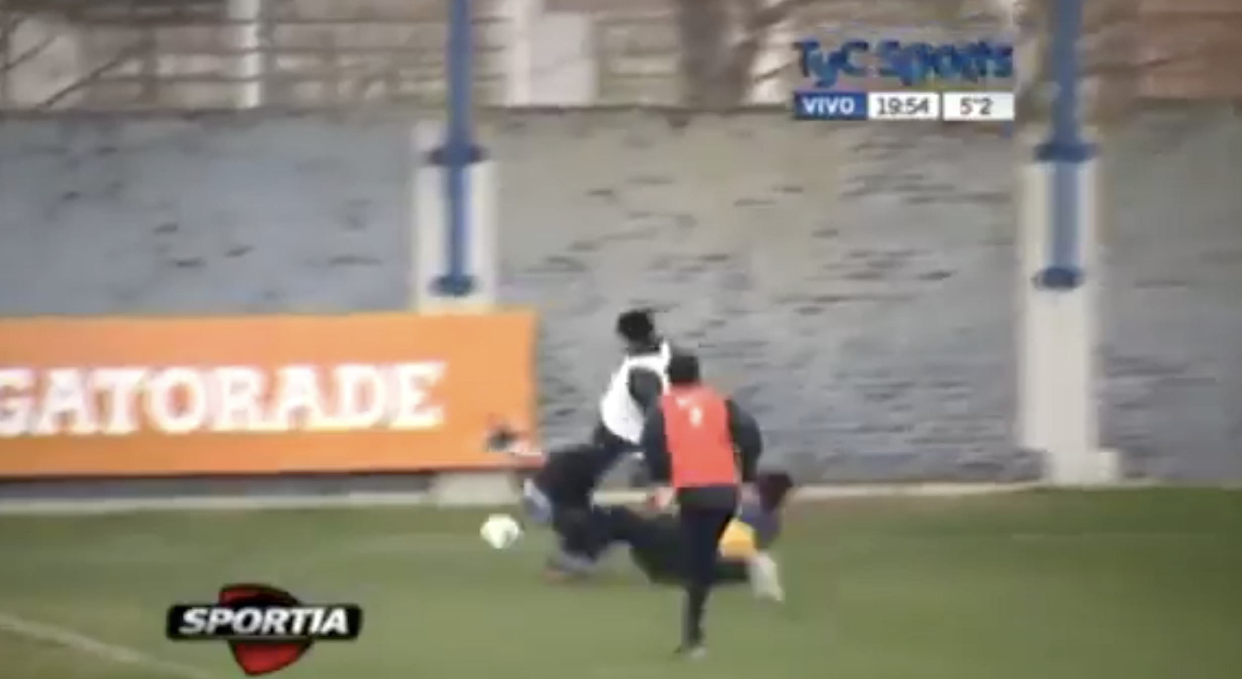 VIDÉO : L’énorme tacle qui a provoqué la blessure de Joaquin Panichelli