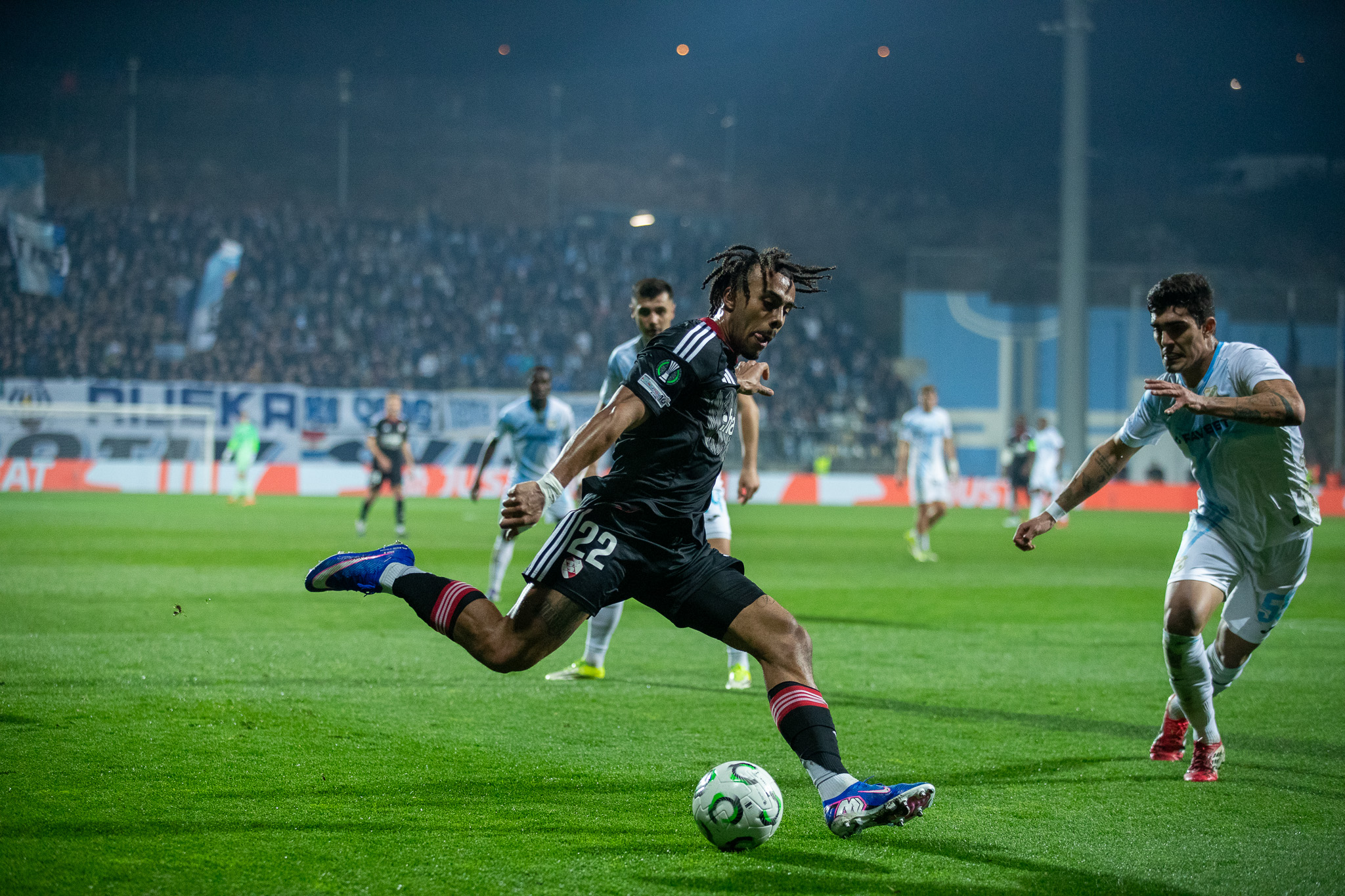 Guéla Doué suspendu pour le match retour face à Rijeka