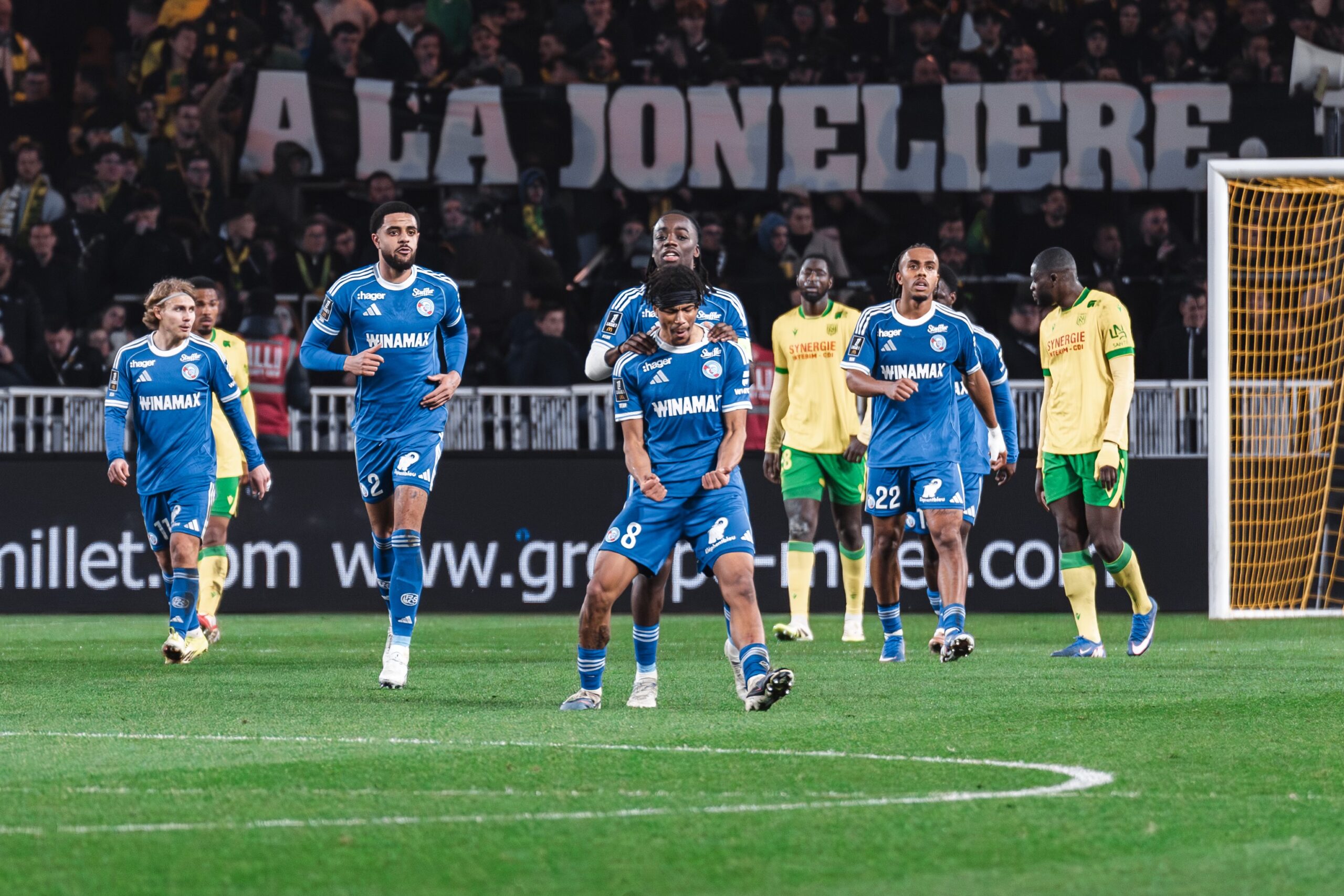 Maxi Oyedele a contenu son émotion de marquer